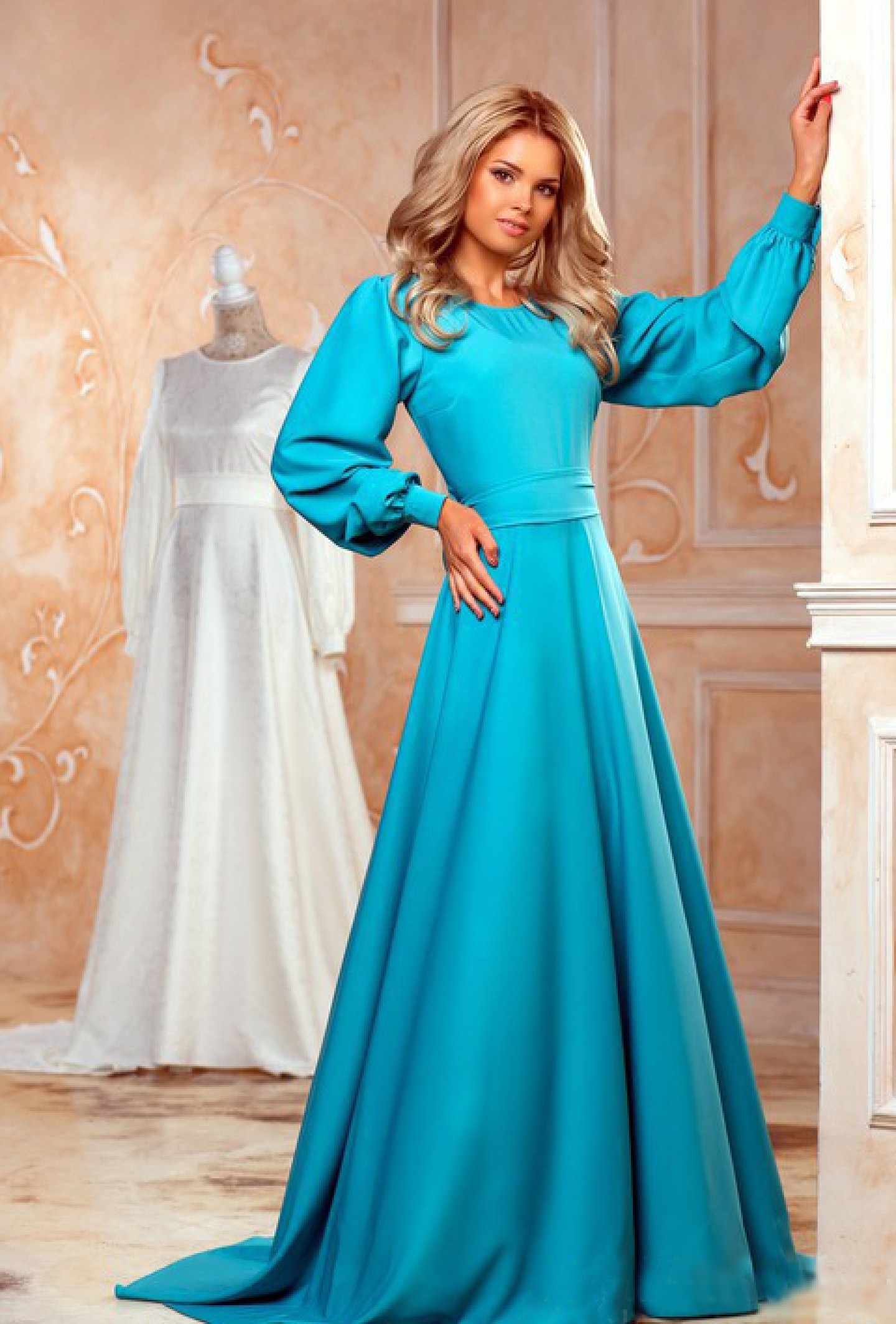 Платье в пол с открытой спиной